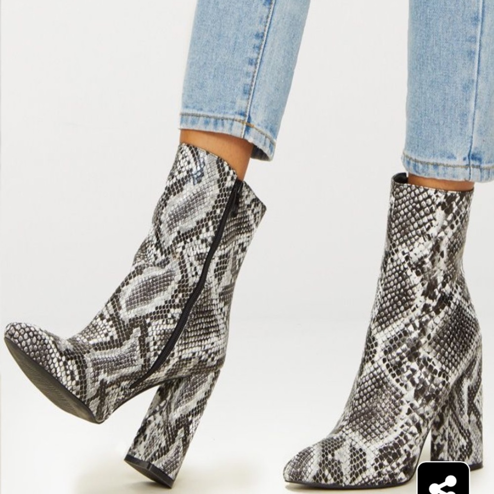 *Brand New* Snake Skin Pattern Boots